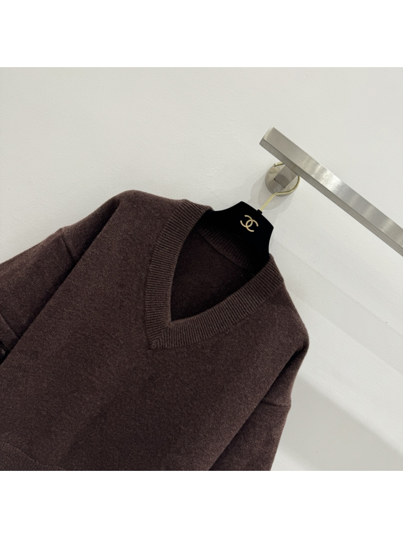 Brunello Cucinelli Short-Sleeved V-Neck Sweater with Sequin Undersleeves - Dark Brown, Layered Knit, Elevated Casual Glamour