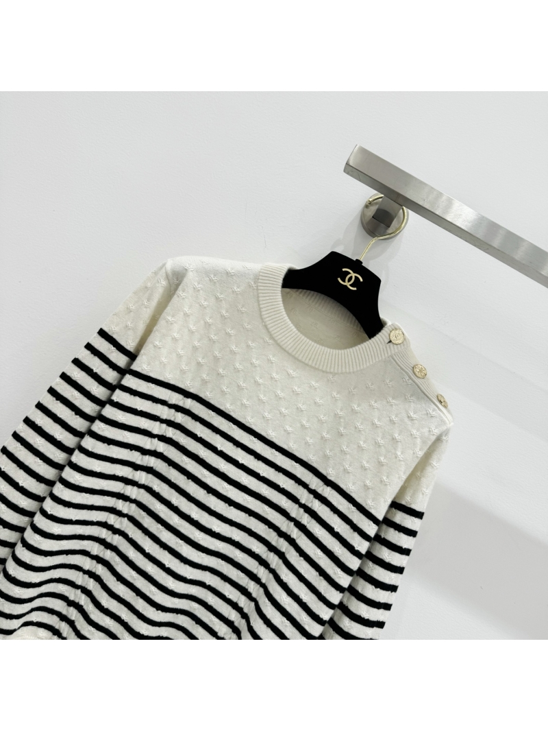 Chanel Early Autumn Contrast Color Stripe Button Shoulder Long Sleeve White Sweater, Exquisite Knit with Gold-Tone Accents, Available in Cream, Black, and Gold