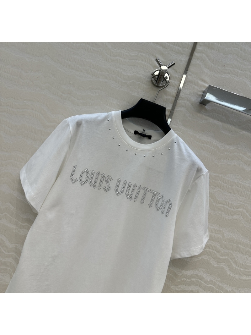 Louis Vuitton Spring 2026 Collection White Short-Sleeve T-Shirt in Soft Cotton Knit with Embellished Logo