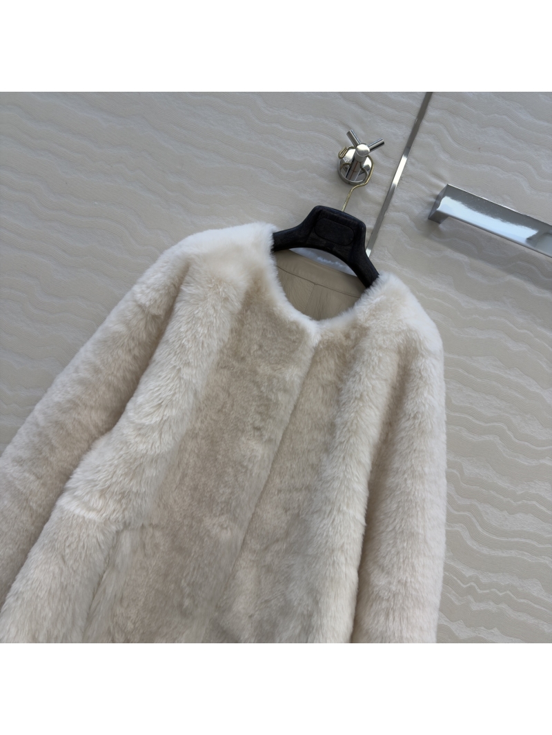 MaxMara Opulent Imported Spanish Lamb Shearling Coat - Cloud-Soft Collarless Relaxed Fit