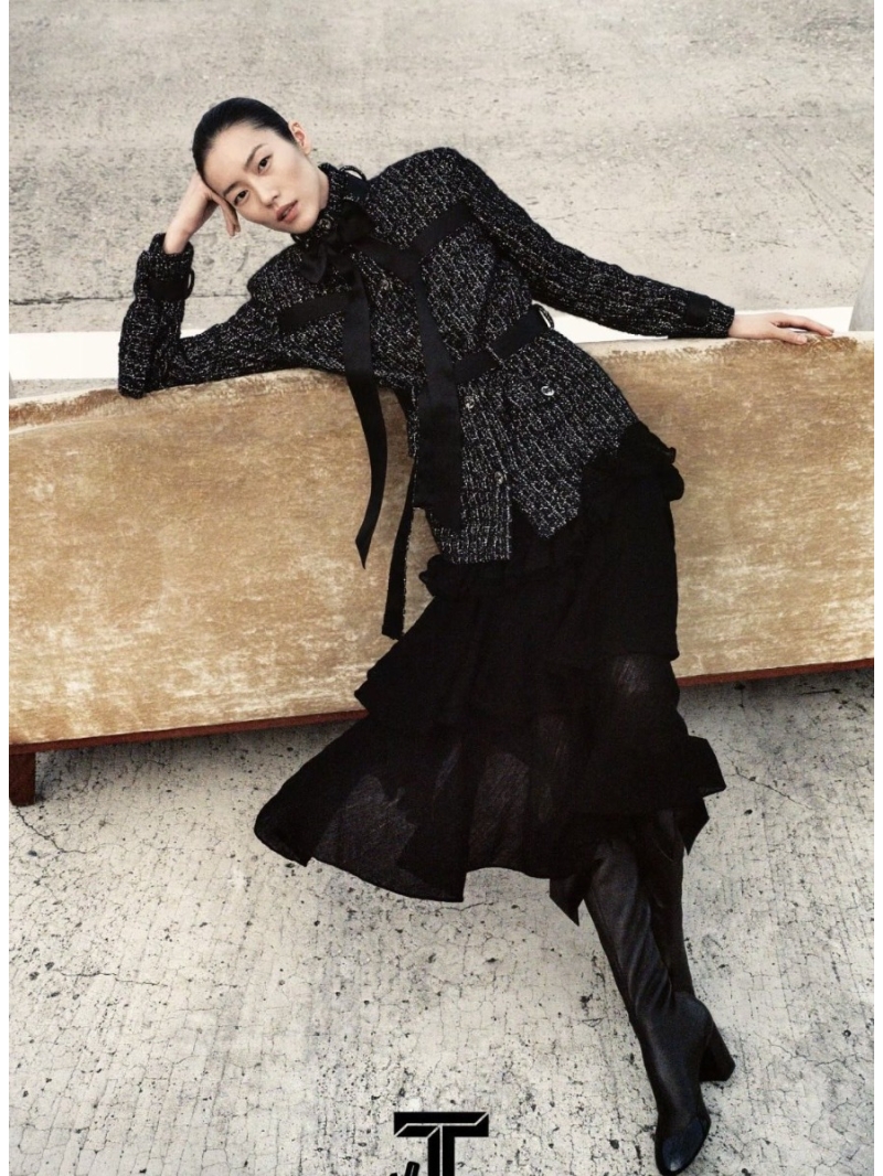 Chanel Limited Edition Coco 25K Tweed Jacket in Black & White Woven Tweed with Silk Lining