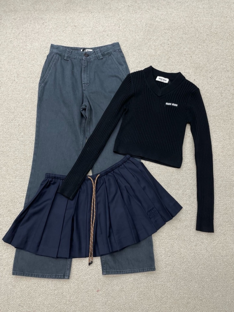 Miu Miu 24FW Pullover Knit Sweater In Wool Virgine