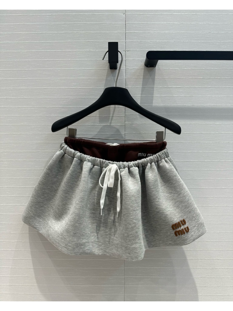 Miu Miu Early Autumn 2024 New Collection Two-Piece Skirt Set Grey