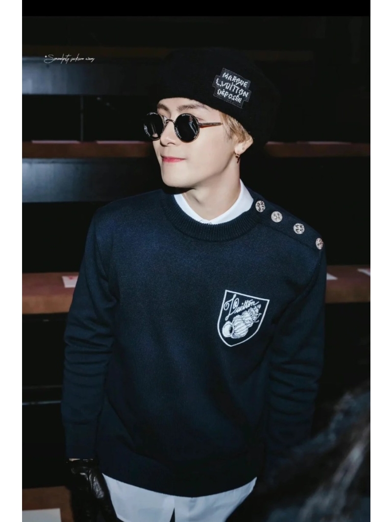 Louis Vuitton Conch Knit Sweater in Deep Navy Blue – Limited Edition Embroidered Pullover with Silver Shoulder Buttons