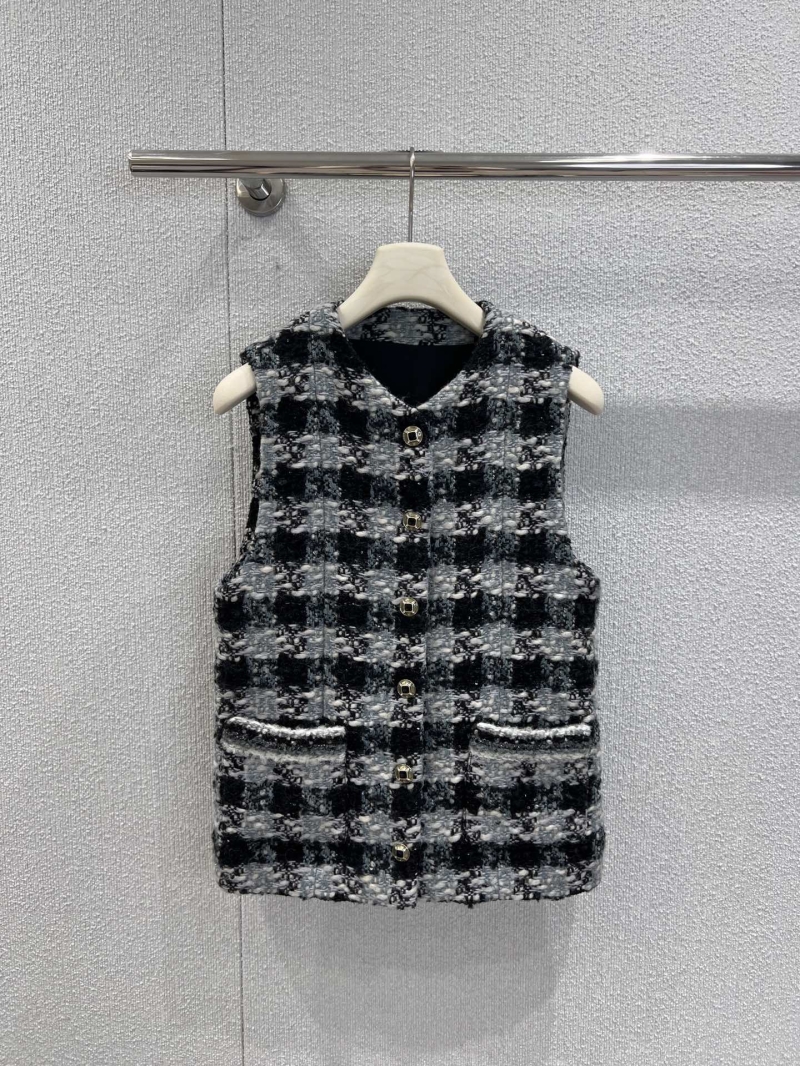 Chanel 25N Ski Collection Check Tweed Vest Black | V-Neck, Gold-Tone Buttons, Lightweight Layering Piece