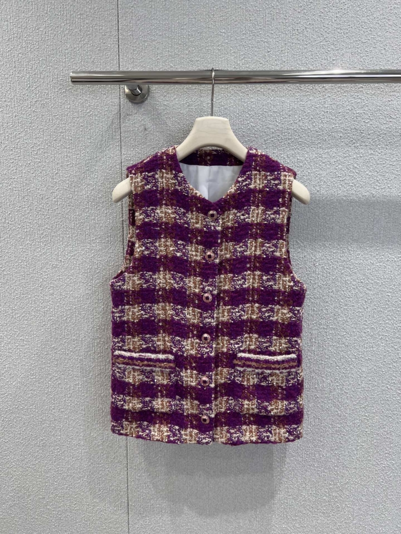 Chanel 25N Ski Collection Plaid Tweed Vest in Red – Luxurious Textured Fabric, V-Neck, Gemstone Buttons, Side Pockets, Slightly Relaxed Fit