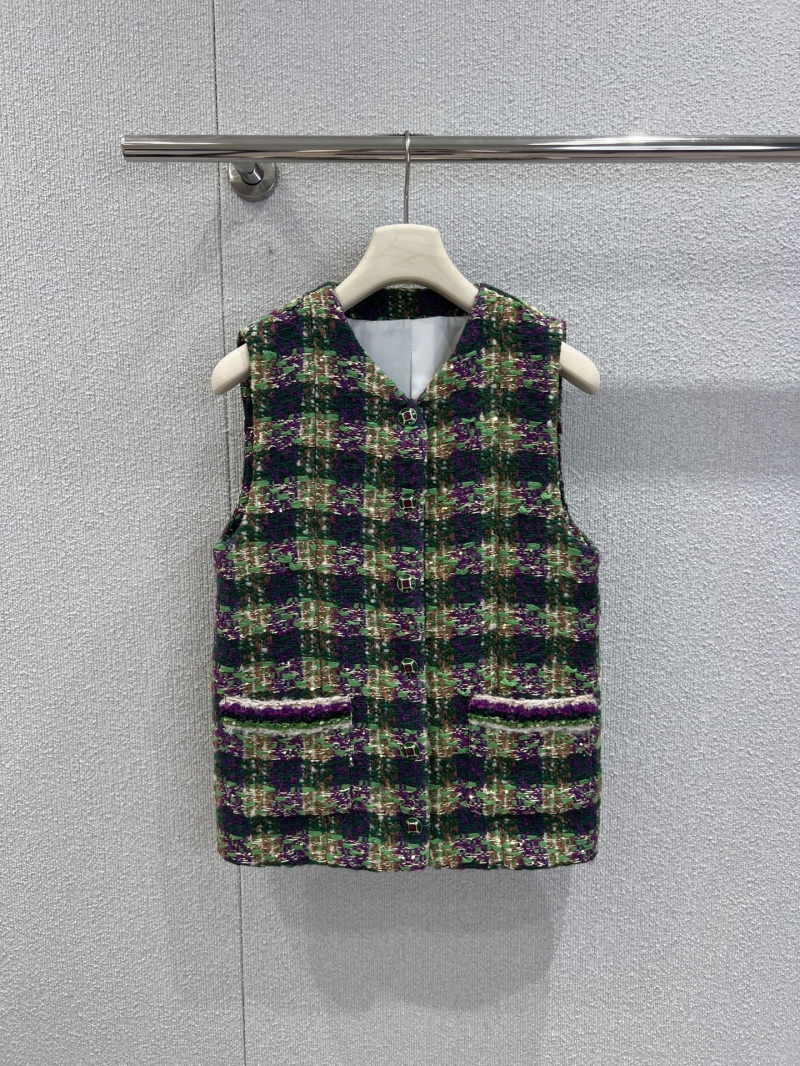 Chanel 25N Ski Collection Plaid Tweed Vest in Green | V-Neck, Single-Breasted, Jewel Buttons | Artisanal Textured Fabric, Versatile Layering Piece