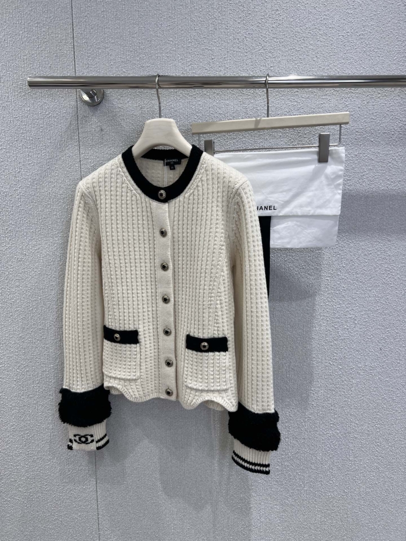 Chanel 25N Ski Collection Black and White Contrast Wool Knit Cardigan | Exquisite Textured Rib Knit, Signature CC Logo, Silver-Tone Button Fastening