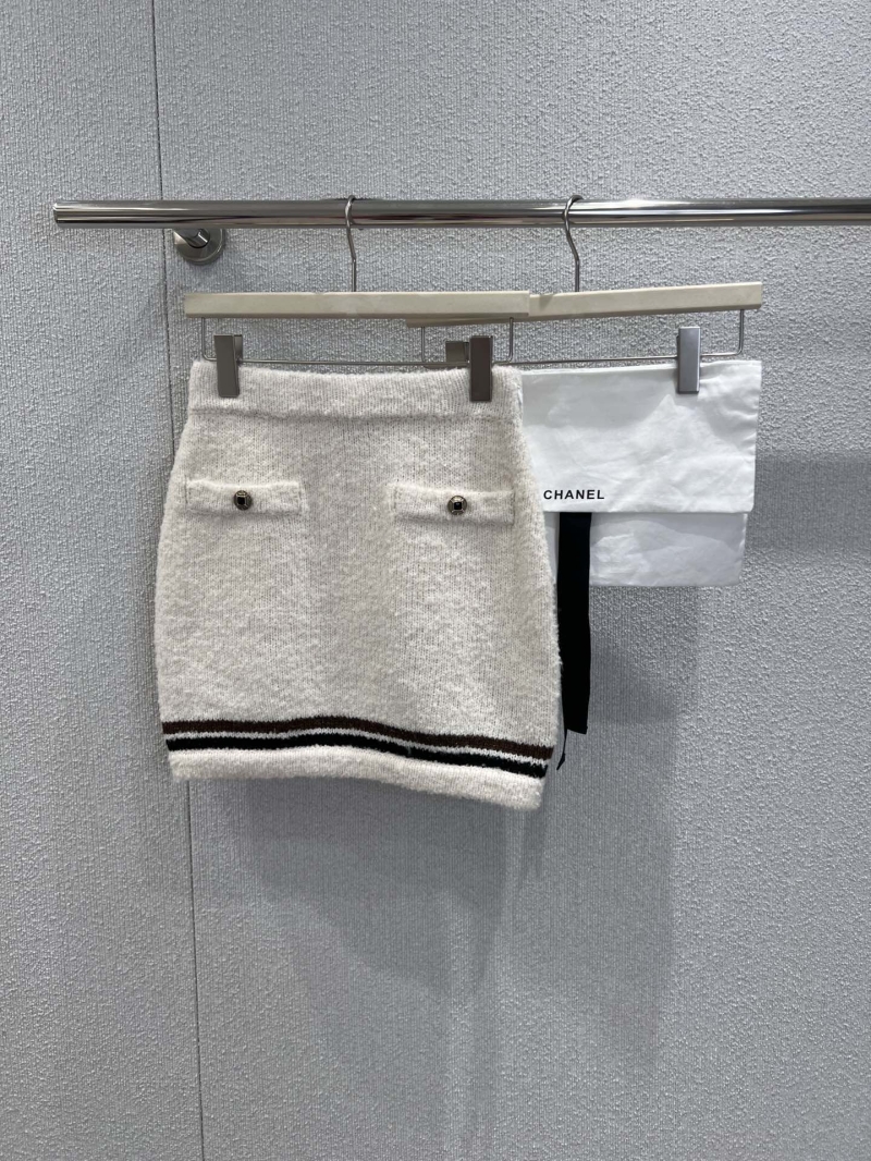 Chanel Coco Neige Knit Mini Skirt - Off-White/Black