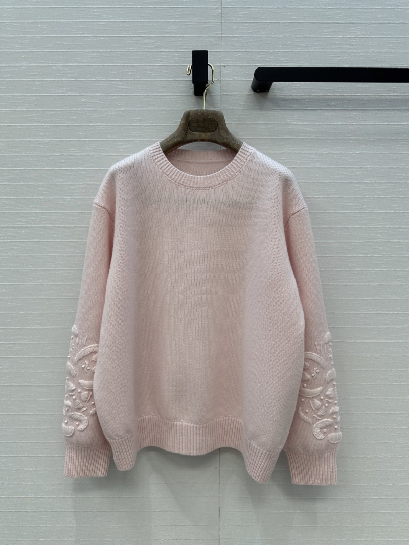 Loro Piana Pink Cashmere Knit Sweater with 3D Floral Embroidery – Timeless Elegance