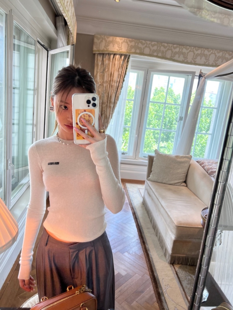 Miu Miu Exquisite Cashmere Blend Ribbed Knit Slim-Fit Top in Pristine White